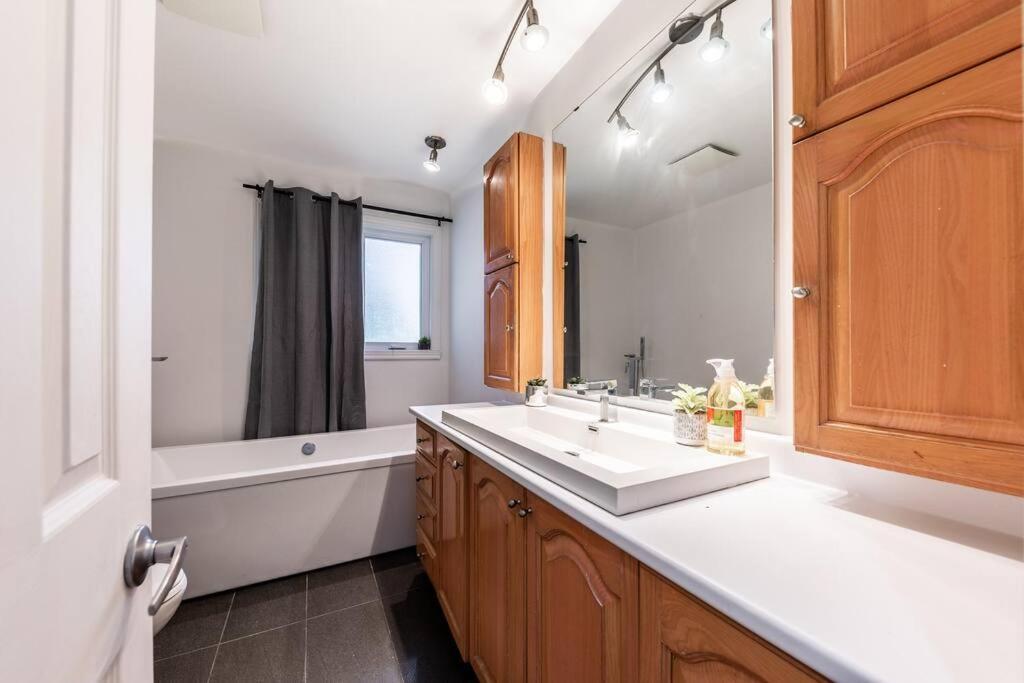 Spacious 4Br House Close To Dt Brossard Exterior foto